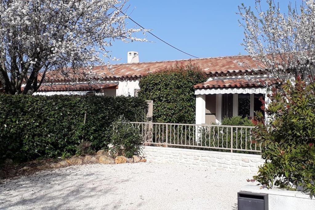 Maison 2/4pers : jardin piscine. LES AMANDIERS Lorgues Extérieur photo